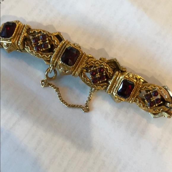 🌺Victorian Gold Toned Bracelet🌺 - Picture 5 of 6